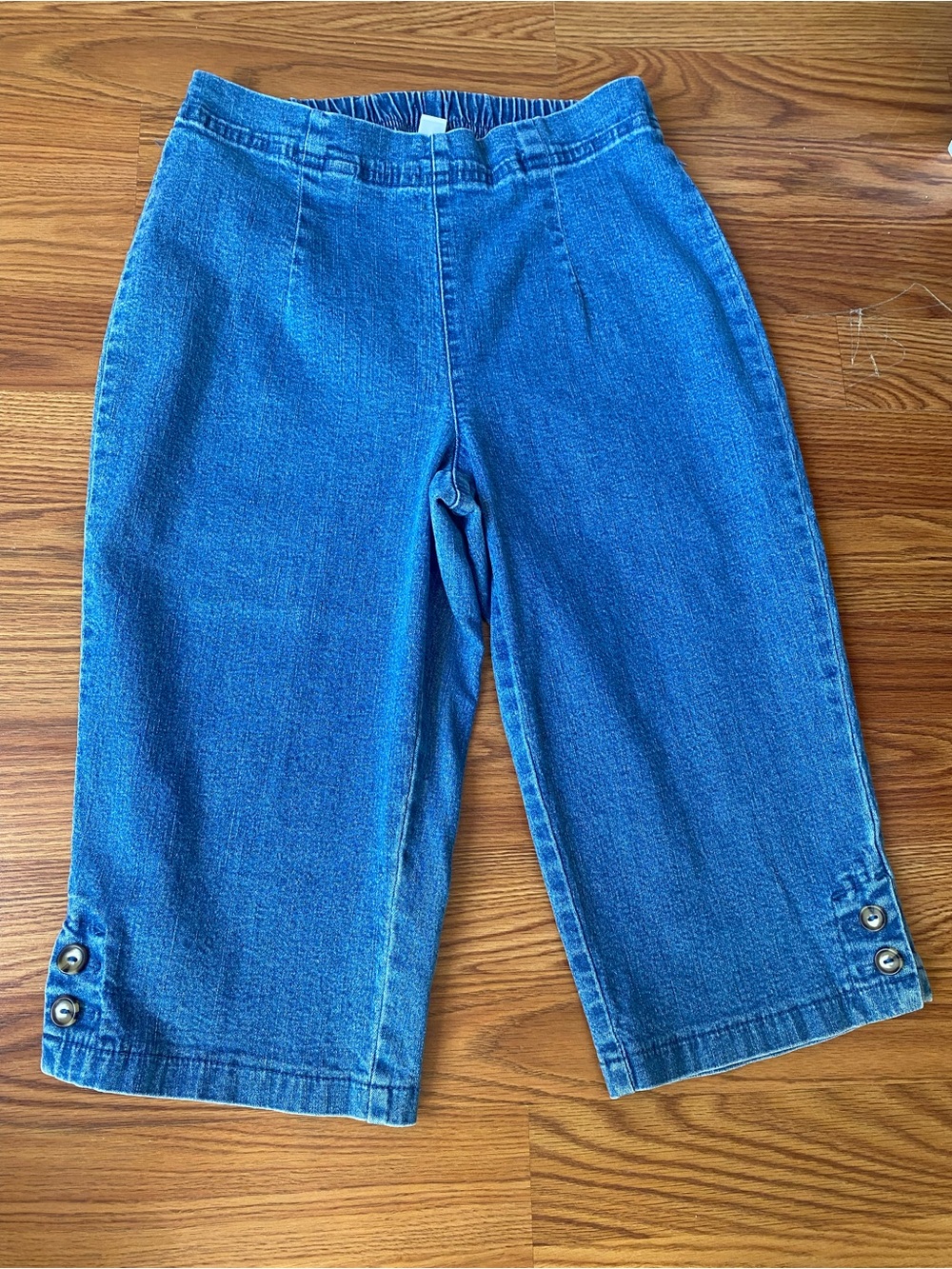 croft & barrow Blue Denim Cropped Capri Jeans with Button Tabs